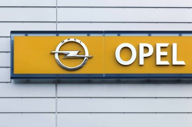 Opel logosu bir duvar