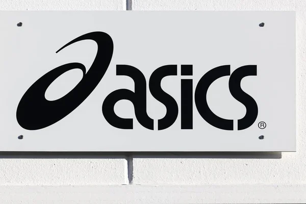 Logotipo de Asics en una pared — Foto de Stock