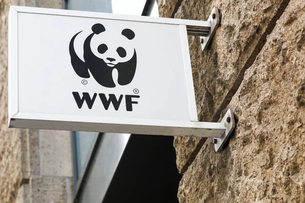 Logotipo WWF em uma parede — Fotografia de Stock