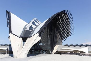 Lyon, Fransa - 27 Mayıs 2017: Lyon, Fransa Saint Exupery Havaalanı'na bağlı tren istasyonu