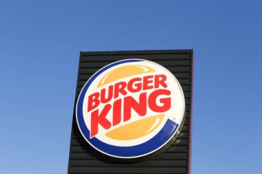 Vejle, Danimarka - 29 Aralık 2017: Fast food zinciri Burger King, Logo. Hamburger fast food restoranlar küresel zinciri Burger King olsun