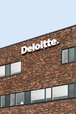 Odense, Danimarka - 17 Ağustos 2017: Deloitte Odense, Danimarka bina. Deloitte dört büyük muhasebe firmaları ve gelire göre dünyanın en büyük profesyonel hizmet ağ biridir