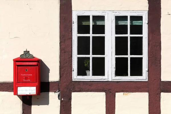 Bir Duvara Kırmızı Danimarka Mektup — Stok fotoğraf
