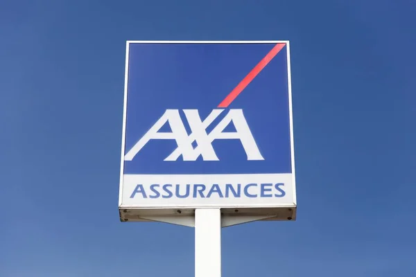 Krippen Frankreich März 2016 Axa Logo Auf Einer Tafel Axa — Stockfoto