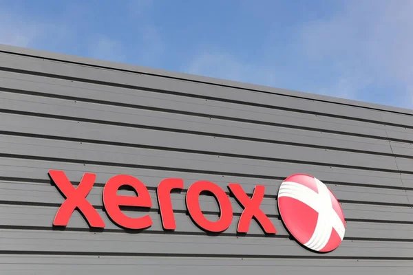 DAX, Fransa - 5 Haziran 2017: Xerox işareti bir duvar. Xerox İş Hizmetleri ve belge office yazıcı ve tarayıcı Fotokopi makineleri gibi teknoloji ürünleri satan bir Amerikan küresel kuruluştur
