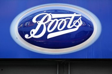 London, Büyük Britanya - 31 Ocak 2018: çizme logo bir duvar. İngiltere, İrlanda, Norveç, Tayland eczane zincirinde bot olduğunu