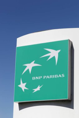 Villefranche, Fransa - 14 Mart 2018: Bnp Paribas bir Fransız çokuluslu banka ve finansal hizmetler şirket genel merkezi Paris'te olan