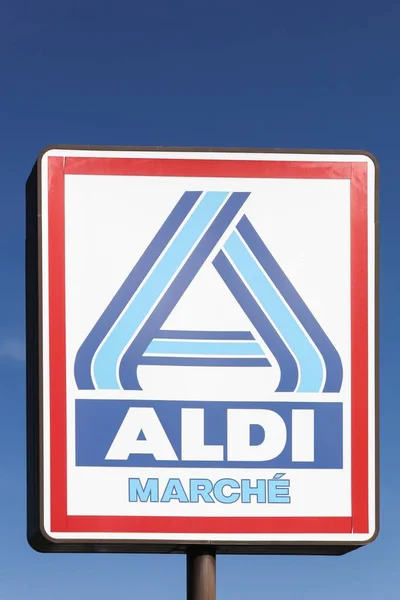 Massieux Γαλλία Μαρτίου 2018 Aldi Αγορά Λογότυπο Έναν Πόλο Aldi — Φωτογραφία Αρχείου