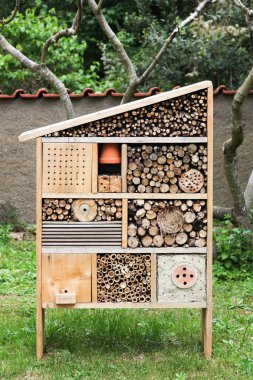 Bahçedeki Böcek Oteli 