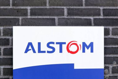 Fredericia, Danimarka - 10 Eylül 2016: Alstom logosu bir duvar. Alstom dünya çapında tgv ve eurostars gibi ürünler raylı taşıma pazarlarında faaliyet bir Fransız çokuluslu firmadır