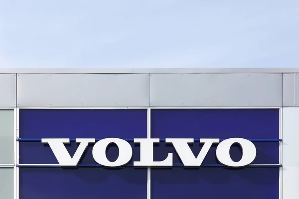 Риссков Дания Апреля 2018 Года Логотип Volvo Стене Volvo Шведский — стоковое фото