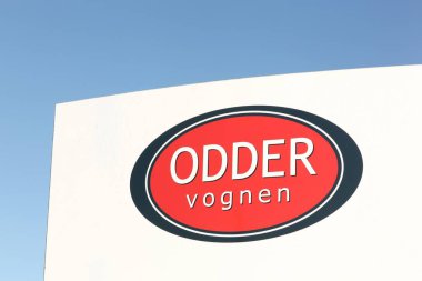 Odder, Danimarka - 30 Mart 2018: Odder vognen logo bir panel. Odder vognen bebek arabası ve landaus Danimarka'da bir üreticidir