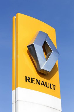 Tilst, Danimarka - 2 Nisan 2018: Renault logosu bir panel. Renault otomobil, minibüs, otobüs ve kamyon üreten bir Fransız otomobil üreticisidir