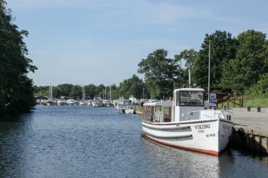 Ry, Danimarka - 18 Ağustos 2015: Danimarka 'nın Ry kentinde göl manzarası