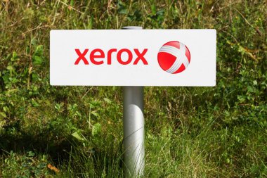 Balerin, Danimarka - 10 Eylül 2017: Tabela üzerindeki Xerox logosu. Xerox, ofis yazıcıları ve tarayıcılar gibi iş hizmetleri ve teknoloji ürünleri satan küresel bir Amerikan şirketidir.