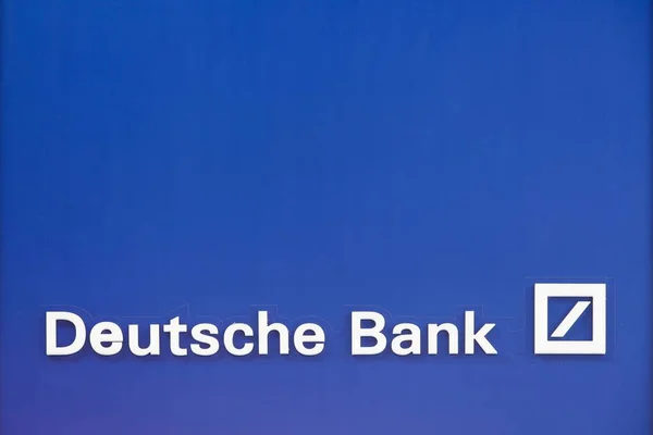 Milano Italien April 2016 Deutsche Banks Logotyp Vägg Deutsche Bank — Stockfoto