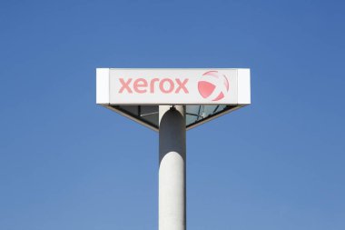 Nimes, Fransa - 1 Temmuz 2018: Bir direkte fotokopi tabelası. Xerox, ofis yazıcıları ve tarayıcılar gibi iş hizmetleri ve teknoloji ürünleri satan küresel bir Amerikan şirketidir.
