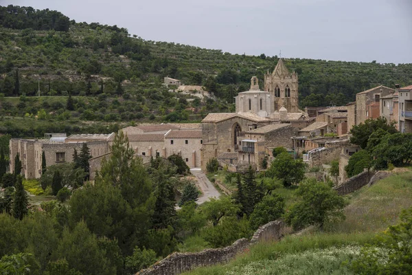 Hermoso pueblo de montaña, vallbona de les monges — Foto de Stock