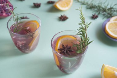 Portakal ve biberiyeli nar.