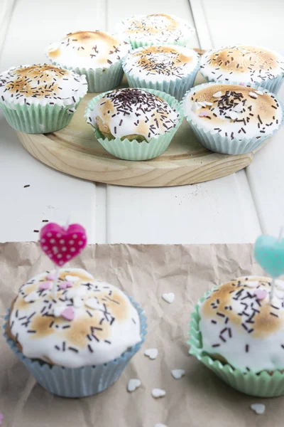 Cupcakes avec des décorations pour une journée spéciale — Photo