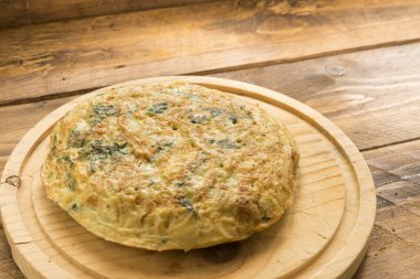 Ispanak, peynir ve pırasa omleti.