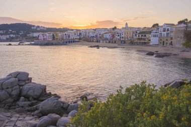 Kristal sulardaki kumsal