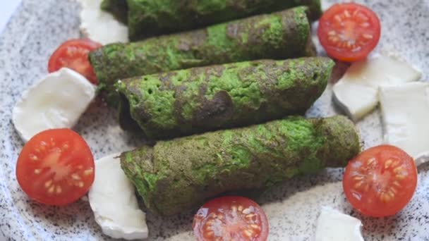 Panqueques Espinacas Con Queso Tomate — Vídeos de Stock