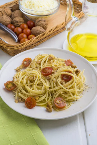 Spaghettis met ingrediënten — Stockfoto