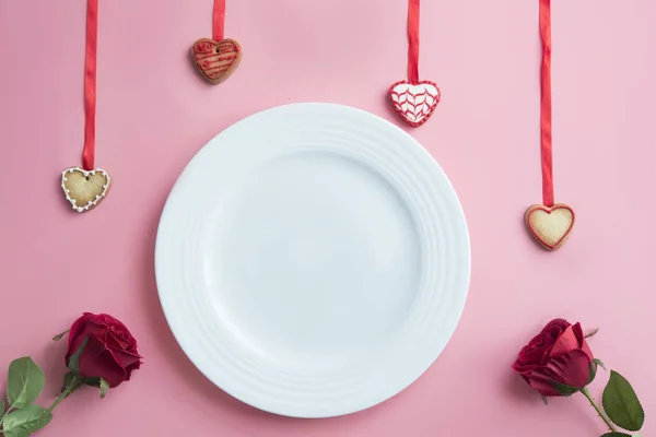 Romantisk middag - dukning för alla hjärtans dag — Stockfoto