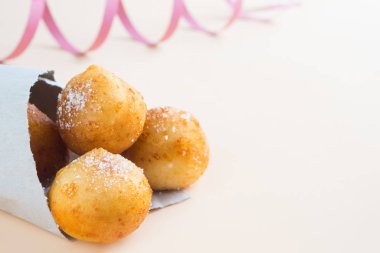 Kolombiya Bunuelosu - Kızarmış Peynirli Ekmek