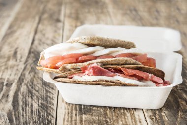 Piadina tipik İtalyan yemeği.