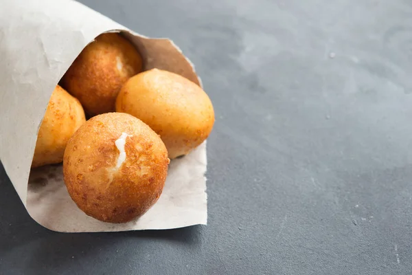 Arancini, tradicional arroz italiano y bolas de queso —  Fotos de Stock