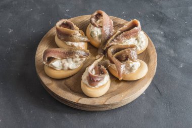Rus kırmızı ekmeği, Marinera tapa