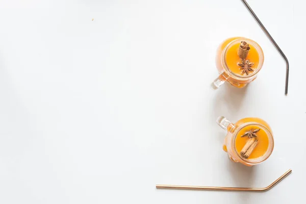 Sangria de calabaza caliente con manzana, canela y anís estrellado — Foto de Stock