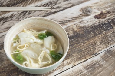 Duk Mandu Guk (Kore Hamur Çorbası))