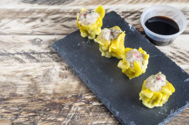 Buharda pişen Shumai Tavuğu (Shaomai, Siumaai)