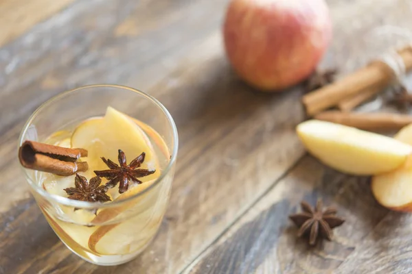 Hot drink (apple tea, punch) with cinnamon stick, star anise and — Stock Photo, Image