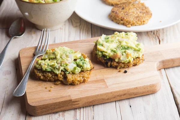 Burguers de Quinoa com Guacamole — Fotografia de Stock