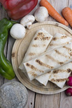 et ve sebze ile tortilla saran