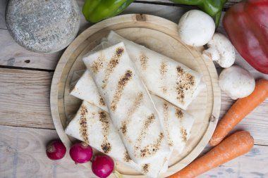 et ve sebze ile tortilla saran