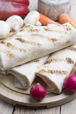 et ve sebze ile tortilla saran