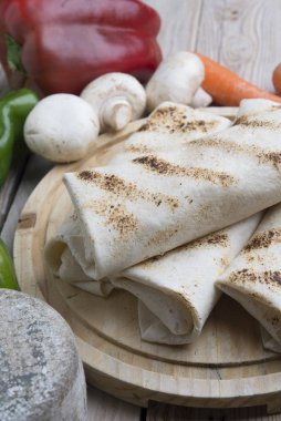 et ve sebze ile tortilla saran
