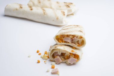 Meksika dürümleri beyaz arka planda izole edilmiş.