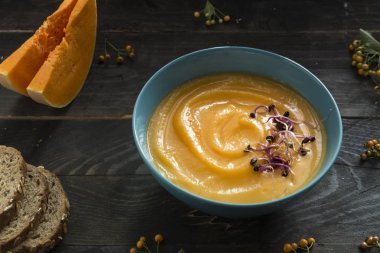 Balkabağı çorbası.