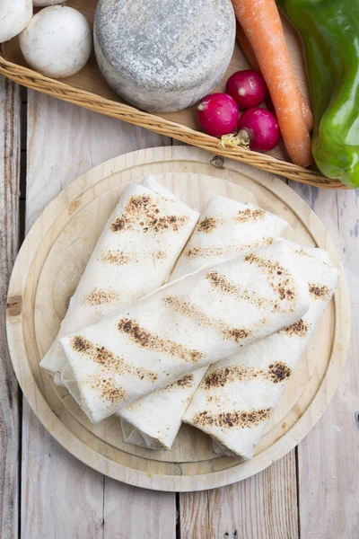 et ve sebze ile tortilla saran