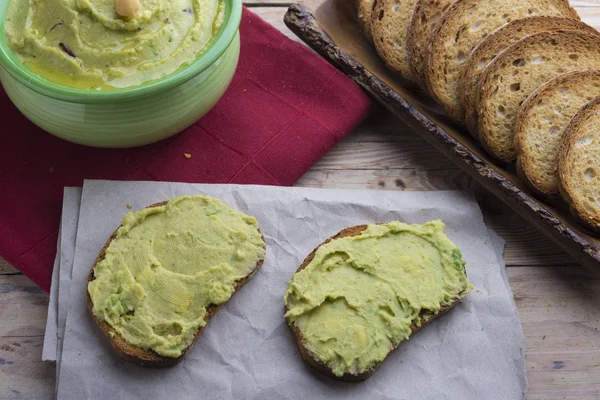 Abur cuburlu humus mezesi.