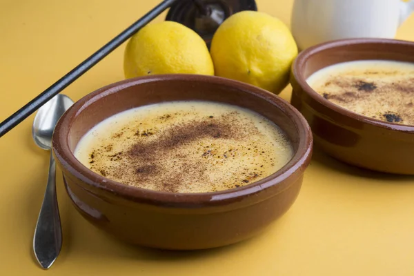 Crema catalana, creme catalão, desser espanhol — Fotografia de Stock