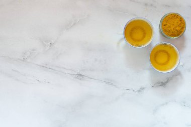 Diş beyazlatma (hindistan cevizi yağı ve sokağa çıkma yasağı))