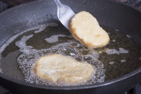 Dezerty torrijas, typické španělské dezert pro postní a velikonoční — Stock fotografie