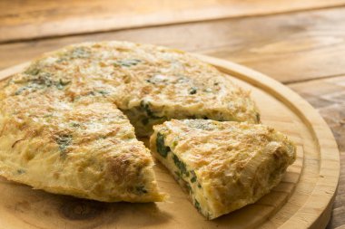 Ispanak, peynir ve pırasa omleti.